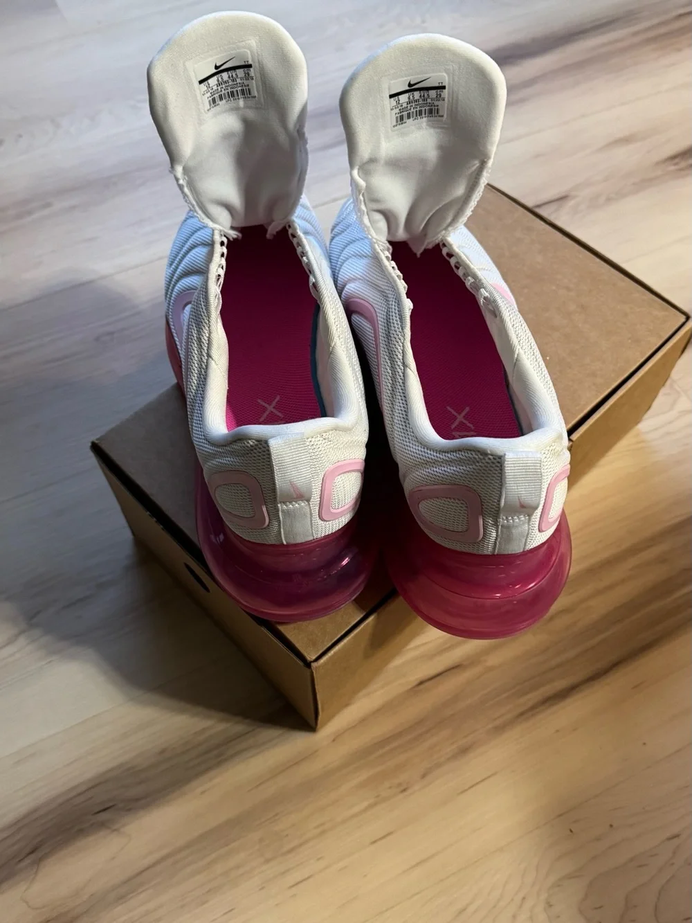 Nike Air Max 720 Pink Rise Sneakers